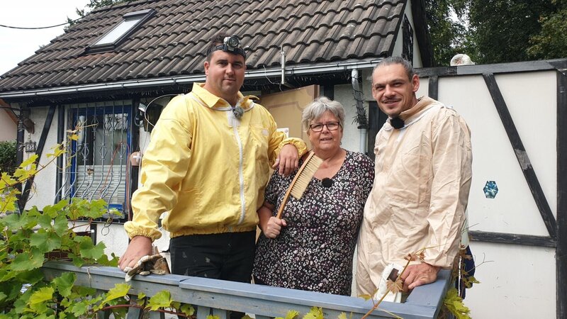Marco, Mama Liane und Martin. – Bild: RTL /​ Tokee bros. /​ Folge 20_010