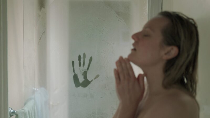 In Cecilias (Elisabeth Moss) Leben häufen sich plötzlich unheimliche Zufälle.. – Bild: RTLZWEI In Cecilias (Elisabeth Moss) Leben häufen sich plötzlich unheimliche Zufälle.. – Bild: RTLZWEI