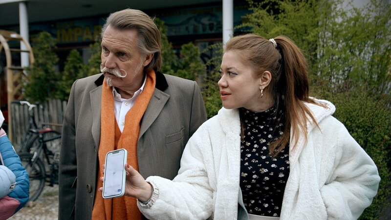 Ingo Lenßen (l.); Sarah Grüner (r.) – Bild: SAT.1