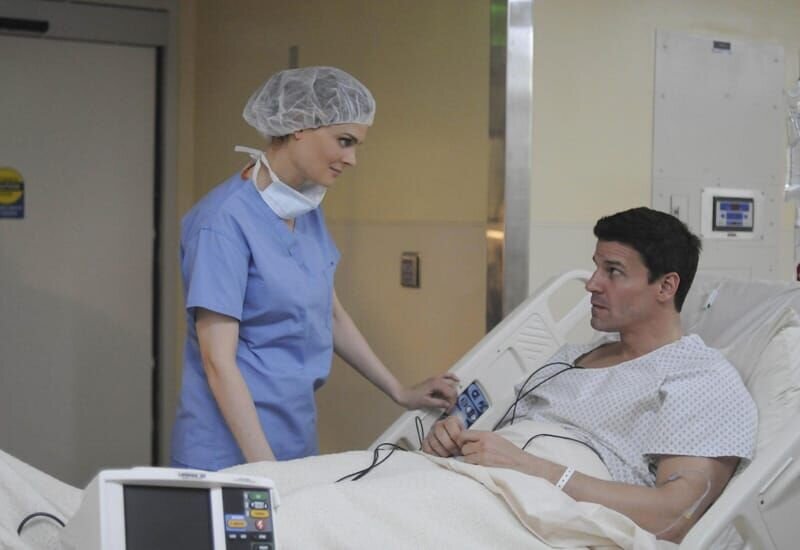 Brennan (Emily Deschanel, L) und Booth (David Boreanaz, R) – Bild: C: FOX