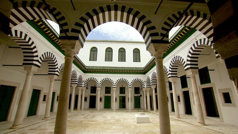 Mit seinen 10 Millionen Einwohnern ist Tunesien der kleinste Staat Nordafrikas. Dennoch gilt es als das fortschrittlichste und weltoffenste Land des Maghreb. – Bild: ORF/​Ampersand