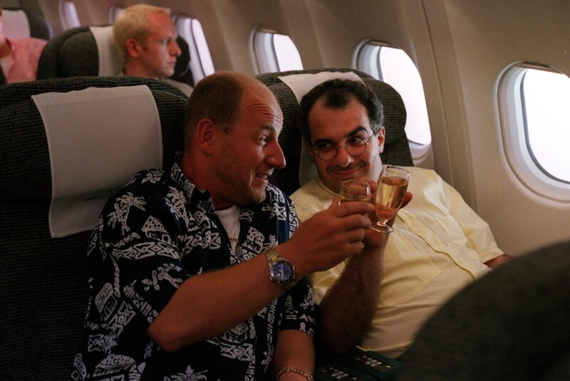 (v.li.): Roland Düringer (Joschi Täubler), Michael Niavarani (Kuchenbäcker). – Bild: ORF/​MR Film/​Contessina Bauer