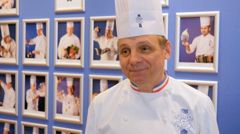 Meisterkoch Eric Briffard von der Kochschule Le Cordon Bleu. – Bild: 3sat Meisterkoch Eric Briffard von der Kochschule Le Cordon Bleu. – Bild: 3sat