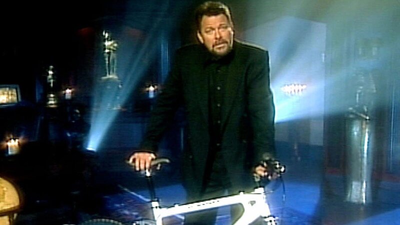 Jonathan Frakes (Foto) berichtet diesmal von einer Geschichte über das Mountainbiking. Wer kann sagen, ob sie wahr oder erfunden ist? – Bild: c/​RTL II