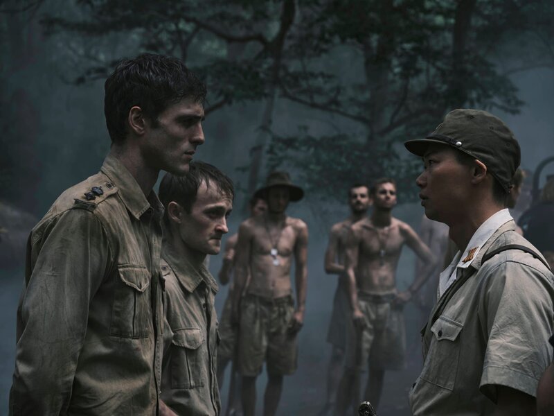 Dorrigo Evans (Jacob Elordi, vorne, li.) – Bild: Ingvar Kenne /​ Sony
