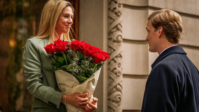 Er wirbt um sie: Delfina Chaves als Máxima, Martijn Lakemeier als Willem-Alexander – Bild: SRF/​Millstreet Films