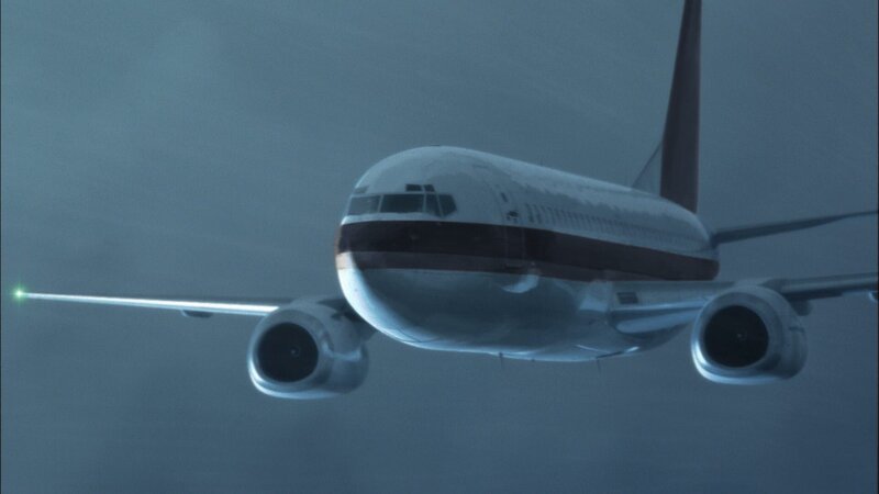 Toronto, ON, Kanada – TACA Fight 110 fliegt durch einen heftigen Regen- und Hagelsturm, der starke Turbulenzen verursacht. – Bild: Cineflix 2011 /​ NGC