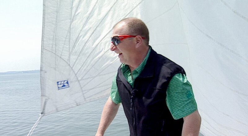 Harry Prünster am Wallersee. – Bild: ORF