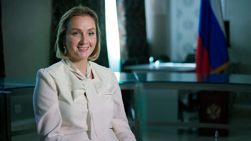 WELTjournal – Die verschleppten Kinder der Ukraine – Fast 20.000 ukrainische Kinder sind seit Kriegsbeginn nach Russland verschleppt worden. Diese Zahl stützt sich laut Kiew auf UNO-Angaben. Die Ukraine wirft Russland die systematische Deportation und Umsiedlung ukrainischer Kinder vor, als Teil der russischen Kriegspolitik, um deren Identität zu zerstören. Das WELTjournal zeigt das Schicksal einiger dieser Kinder, die aus den eroberten ukrainischen Gebieten nach Russland in Ferienlager geschickt wurden und bis heute nicht zurückkehren konnten. Viele sind ihren Familien und ihrem Heimatland mittlerweile entfremdet. Bislang ist es nur wenigen Eltern gelungen, ihre Kinder zurückzuholen. Moskau verweigert der Ukraine und internationalen Organisationen Auskunft über den Aufenthaltsort der Kinder. – Im Bild: Maria Lwowa-Bjelowa ist Putins Beauftragte für die Ukrainischen Kinder in Russland. Gegen sie liegt ein internationaler Haftbefehl vor. Foto: ORF/​Journeyman. Veröffentlichung honorarfrei nur für redaktionelle Berichterstattung in Sendungszusammenhang und mit Copyrightangabe. Kontakt: foto@orf.at – Bild: Journeyman /​ ORF