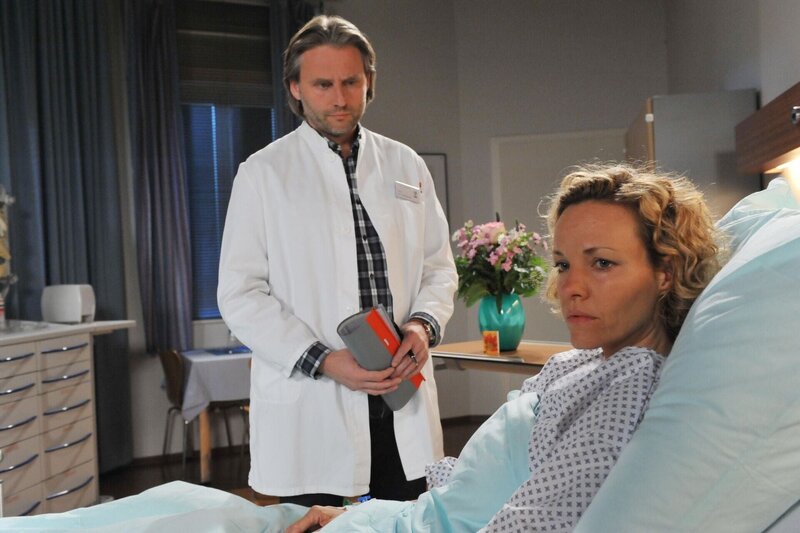 Michael (Erich Altenkopf, l.); Natascha (Melanie Wiegmann, r.) – Bild: ARD /​ Ann Paur