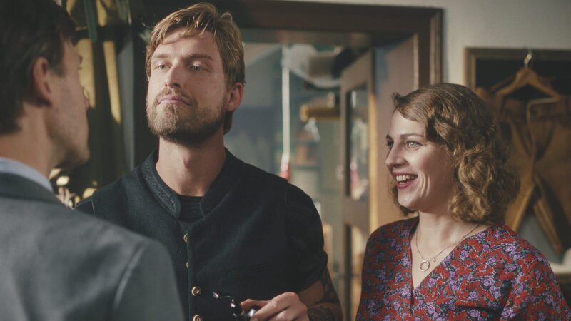 Konstantin Zeller (Stefan Pohl), Georg Heindl (Fabian Schiffkorn), Olivia (Josephine Bloéb). – Bild: ORF/​e&a film