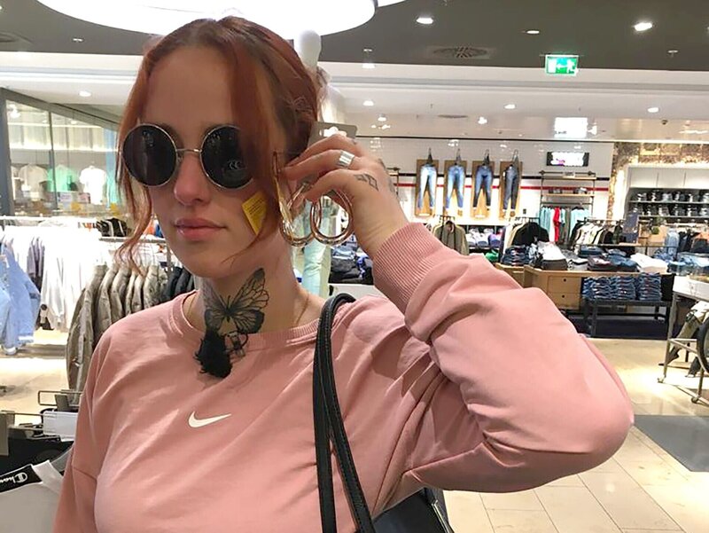 Kandidatin Nadine. Die Verwendung des sendungsbezogenen Materials ist nur mit dem Hinweis und Verlinkung auf RTL+ gestattet. – Bild: RTL /​ Constantin Entertainment