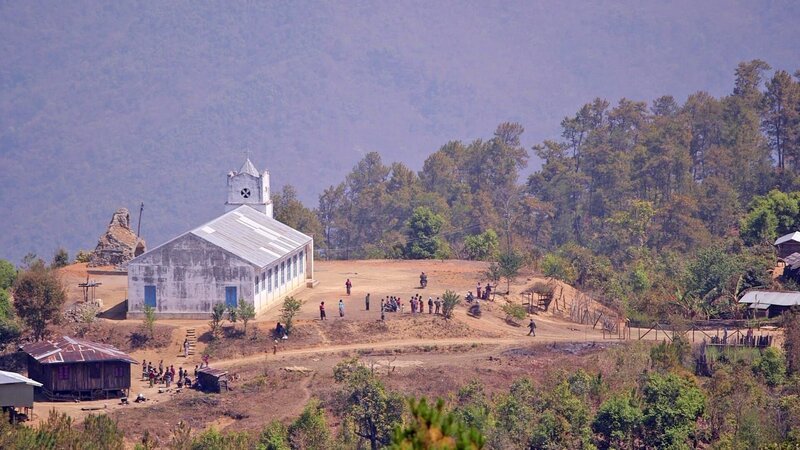 Die Kirche der St. Joseph-Gemeinde im Chin-Gebiet in Myanmar – Bild: Bibel TV