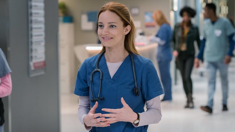 Liebt ihren Job: Laurence Leboeuf als Magalie Leblanc – Bild: SRF/​2019 Sphere Media 2020 inc.