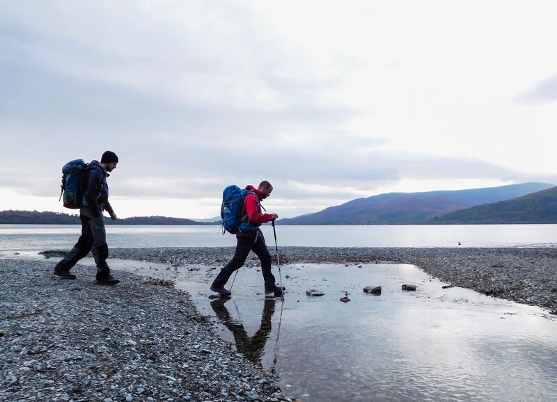 SRF bi de Lüt – Durch dick und dünn DivertiMento bei den Schotten Folge 1 Wandern entlang vom Loch Lomond – Bild: SRF2