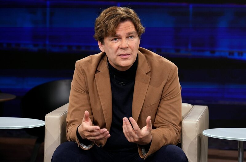 Im SWR Talk-Klassiker trifft Moderator Michael Steinbrecher spannende Gäste, die ihre bewegenden Geschichten erzählen – emotional, spannend und mitten aus dem Leben. – Bild: SWR/​Bettina Müller