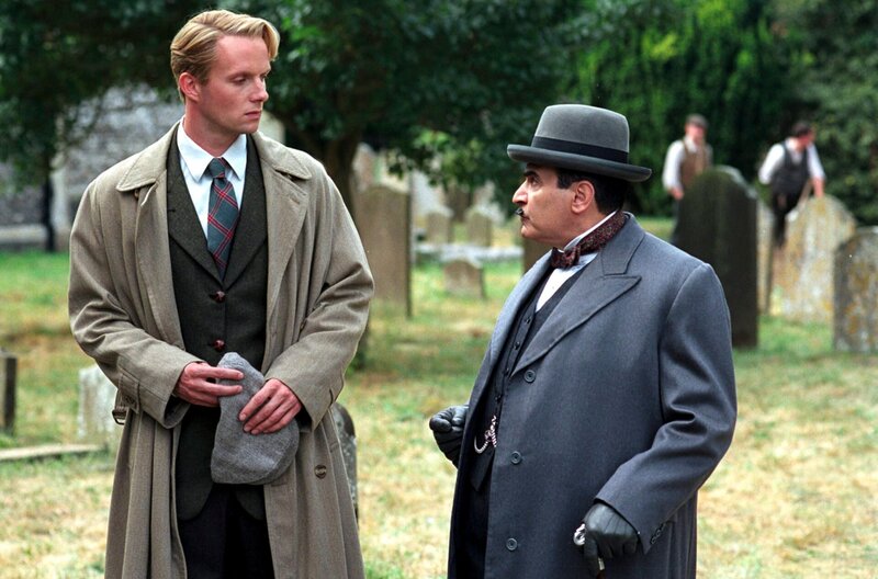 v.l.n.r. Roddy Winter (Rupert Penry Jones) und Poirot (David Suchet) – Bild: WDR/​ITV plc (Granada International)