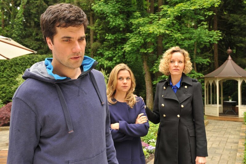 (v.l.n.r.) Konstantin (Moritz Tittel); Marlene (Lucy Scherer); Natascha (Melanie Wiegmann) – Bild: ARD /​ Ann Paur