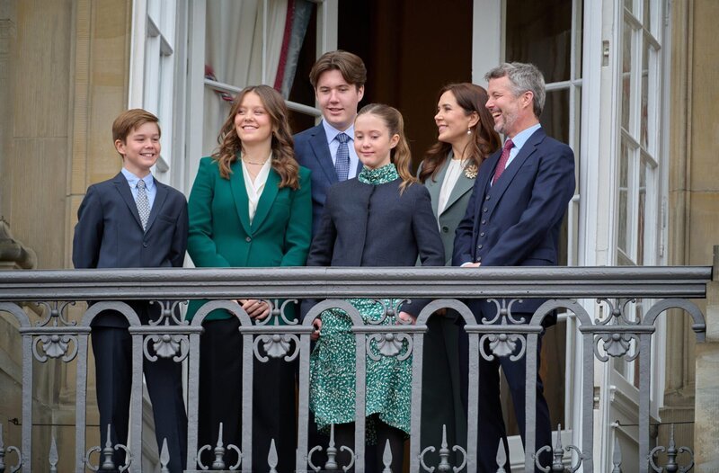 Viel ist über Kronprinz Christian und seine Geschwister Isabella, Vincent und Josephine nicht bekannt. Mit dem Thronwechsel rücken sie mehr ins Rampenlicht. – Bild: phoenix/​ZDF/​STELLA Pictures/​Stef Lindblom