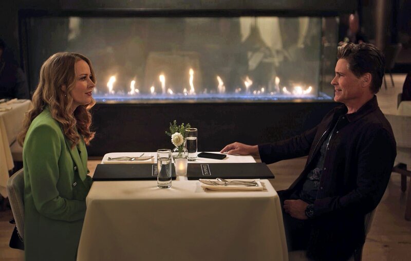 L-R: Catherine Harper (Amy Acker) und Owen Strand (Rob Lowe) – Bild: Fox Media LLC