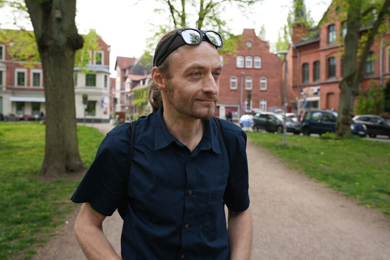 Daniel Nyck, früher drogenabhängig und obdachlos, ist seit vier Jahren bei „HeyHo“ in Festanstellung. – Bild: ZDF