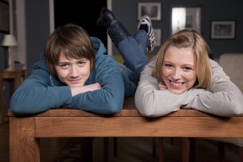 Merle (Iris Mareike Steen) und Hanno Andresen (Julius Römer) sind nicht immer so gut gelaunt wie hier. – Bild: port.hu