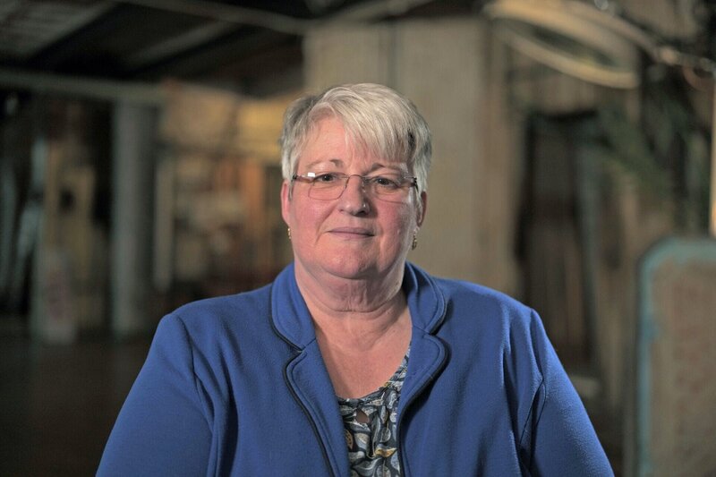 Professorin Gerry Thomas. – Bild: Endemol Shine UK Ltd