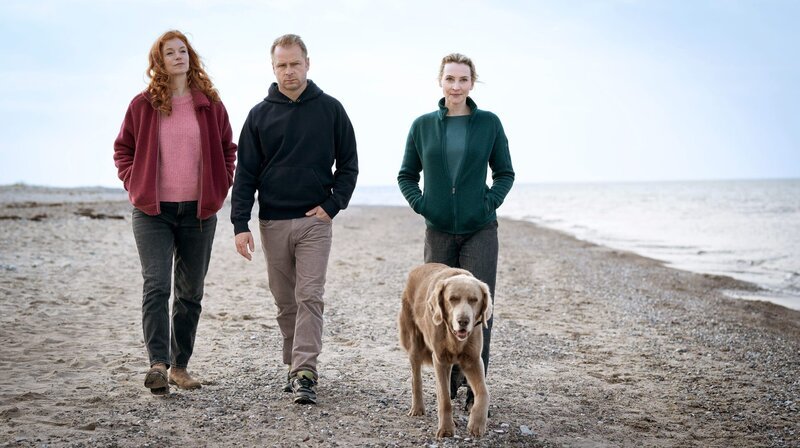 v.li.: Jule Christiansen (Marleen Lohse), Hauke Jacobs (Hinnerk Schönemann) und Hannah Wagner (Jana Klinge) – Bild: NDR/​Boris Laewen