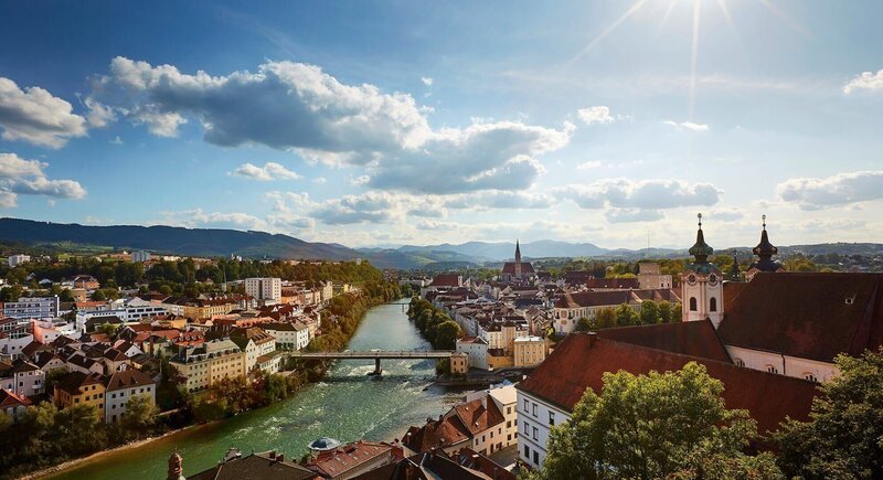 Altstadt Steyr am Zusammenfluss – Bild: ServusTV /​ Gloriafilm