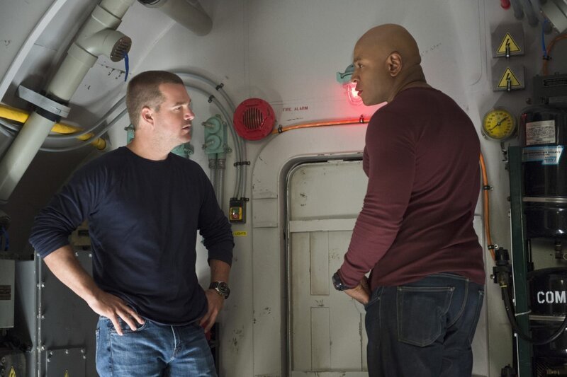 Die Special Agents Callen (Chris O’Donnell, l.) und Sam (LL Cool J, r.) befinden sich in einer scheinbar ausweglosen Situation: Sie sind in einem U-Boot eingeschlossen, das von Terroristen präpariert wurde, um einen Flugzeugträger in San Diego auszulöschen … – Bild: CBS Broadcasting, Inc.