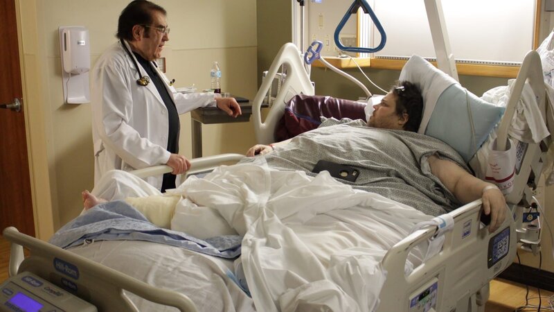 Dr. Now talks to James. – Bild: TLC /​ Discovery Communications