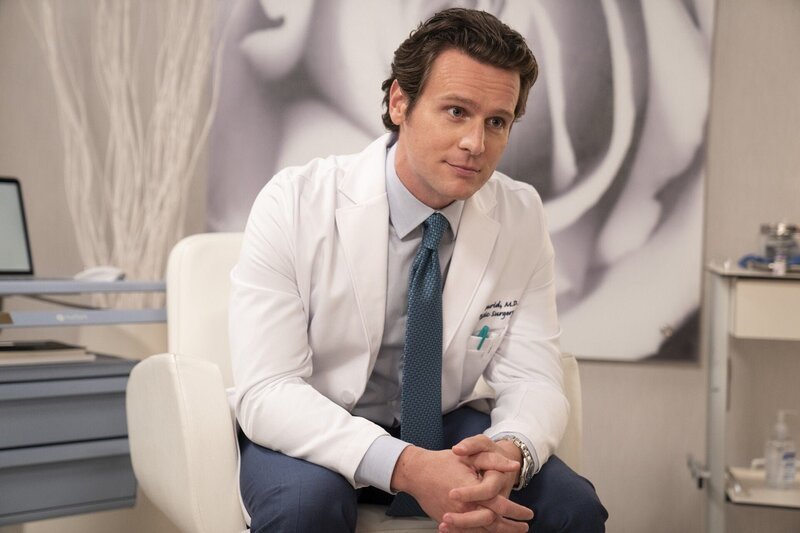 Dr. Paul David (Jonathan Groff) – Bild: RTL /​ ©2021 WarnerMedia Direct, LLC. All Rights Reserved. HBO Max is used under license.