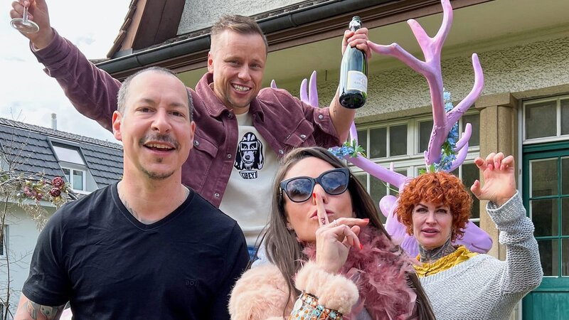 Ding Dong – Zeig mir dein Zuhause Im Sonnenhaus und einer Tattoo-Villa Staffel 6 Folge 6 Jan Fitze und Viola Tami im ehemaligen Ärztehaus von Gelterkinden BL bei den Tattoo Artists Raphael und Nadine Flückiger – Bild: SRF
