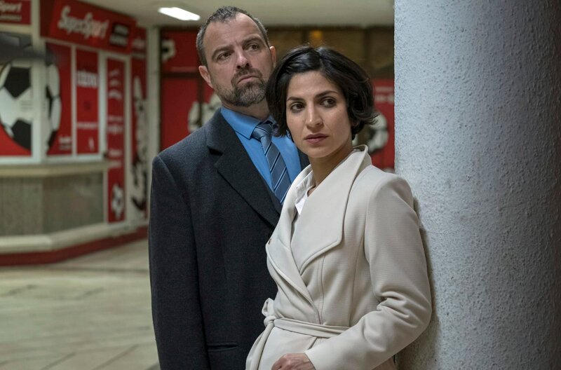 Branka und der Korruptionsjäger Stojan Manojlović ermitteln zusammen. – Bild: ARD Degeto/​Conny Klein