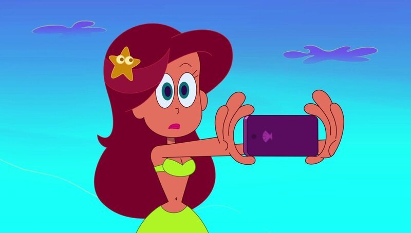 Marina filmt ihre Freunde bei einer wilden Verfolgungsjagd. Sie stellt das Video ins Internet und macht Zig dadurch zur Berühmtheit. +++ – Bild: Xilam Animation /​ Plötzlich ein Star