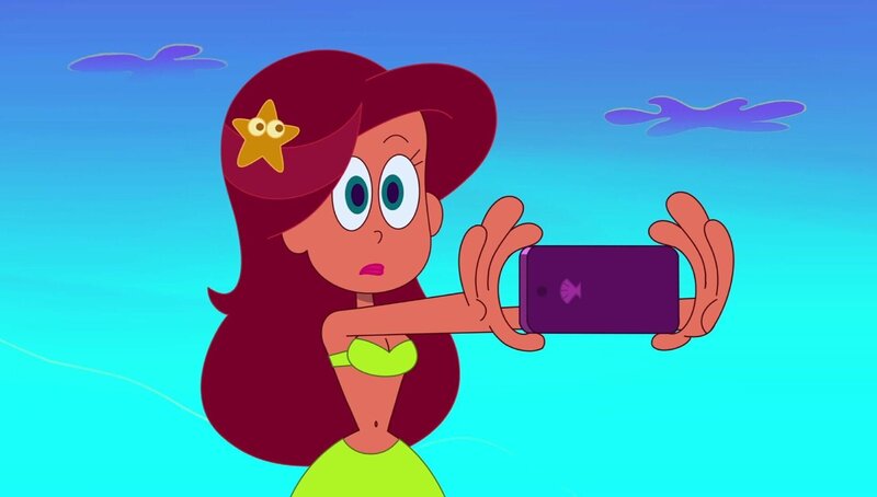 Marina filmt ihre Freunde bei einer wilden Verfolgungsjagd. Sie stellt das Video ins Internet und macht Zig dadurch zur Berühmtheit.  +++ – Bild: Xilam Animation /​ Plötzlich ein Star