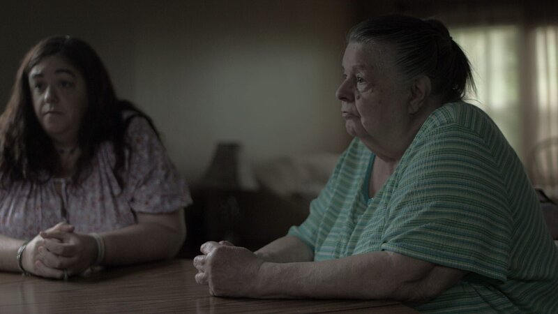 Amy und Adam sprechen mit Menschen, die von übernatürlichen Erscheinungen in ihren eigenen Häusern heimgesucht werden – Bild: Travel Channel. /​ Discover Images. /​ Discovery Communications, LLC.