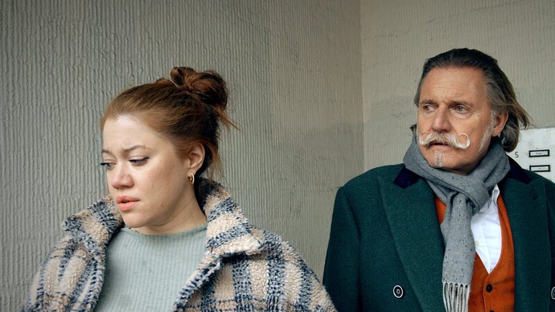 Sarah Grüner (l.); Ingo Lenßen (r.) – Bild: SAT.1