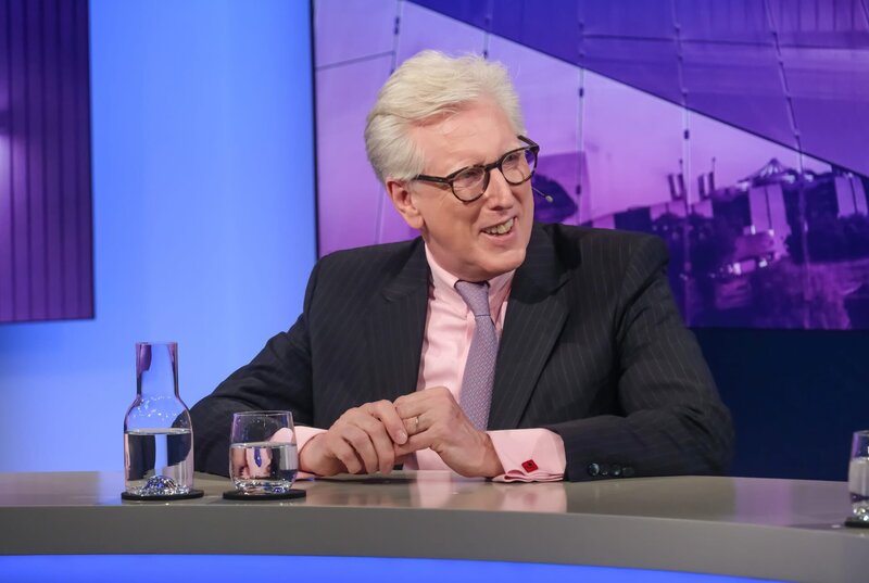 Zu Gast bei Moderatorin Sandra Maischberger: Theo Koll (langjähriger Leiter des ZDF-Hauptstadtstudios) – Bild: WDR/​Oliver Ziebe