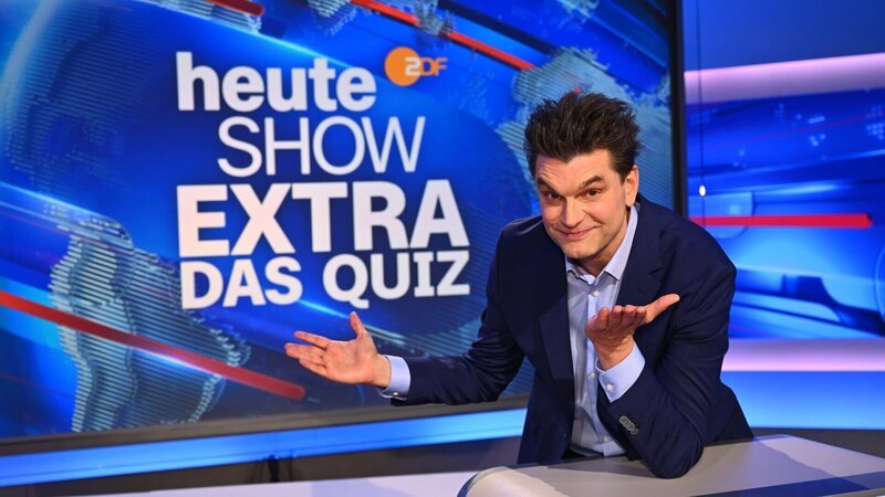 Lutz van der Horst im Studio seiner Show „heute-show extra – Das Quiz“ – Bild: ZDF