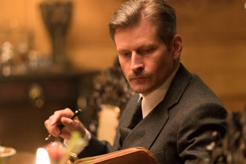 Uncle Julian (Crispin Glover) – Bild: KinoweltTV / Bernard Walsh Uncle Julian (Crispin Glover) – Bild: KinoweltTV / Bernard Walsh