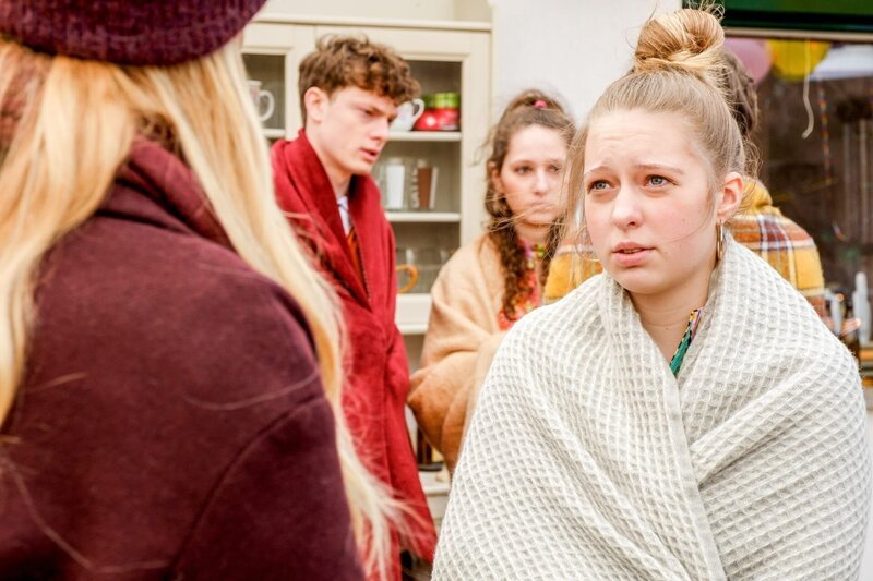 L-R: Penny Lanz (Lilian Klebow), David (Nikolai Baar-Baarenfels), Lucy (Noelia Chirazi), Klara (Julia Pointner). – Bild: ORF/​Satel Film/​Petro Domenigg