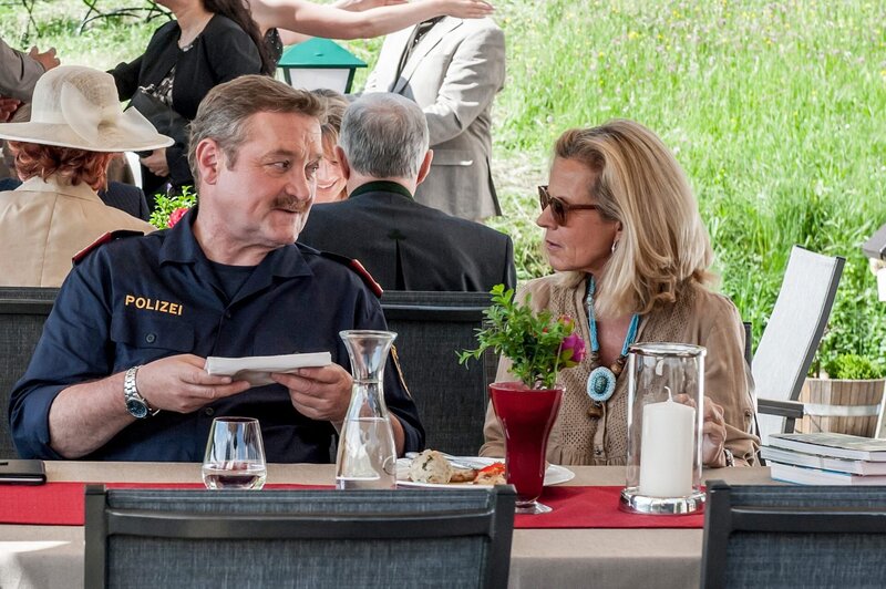 Ferry Öllinger (Kroisleitner), Andrea L’Arronge (Gräfin Schönberg). – Bild: ORF/​BEO-Film/​Stefanie Leo