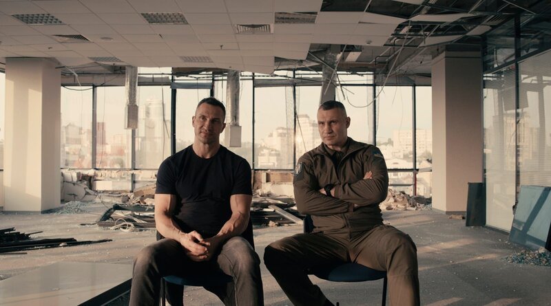 Wladimir und Vitali Klitschko in der Doku „Klitschko – Der härteste Kampf“. – Bild: SWR/NDR/Sky UK Ltd Wladimir und Vitali Klitschko in der Doku „Klitschko – Der härteste Kampf“. – Bild: SWR/NDR/Sky UK Ltd