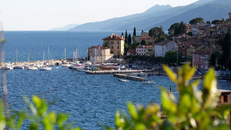 Bucht am Lungo Mare. – Bild: ORF/​KMH