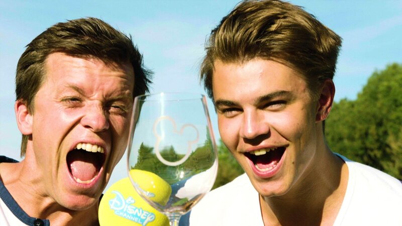 On the left: Benedikt Weber – Bild: Courtesy of Disney+