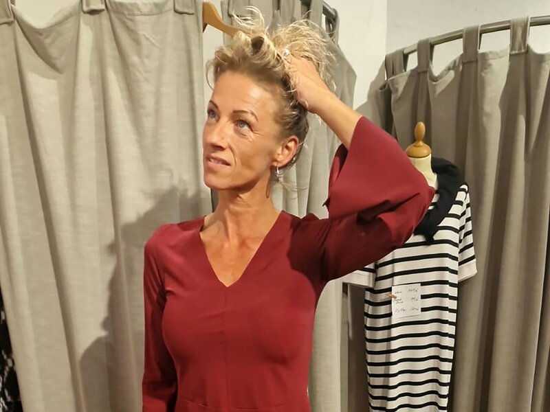 Kandidatin Mandy. Motto in Nürnberg: Gut geschnitten – Kreiere einen raffinierten Look rund um dein neues Teil mit Ausschnitt! – Bild: RTL /​ Constantin Ent.