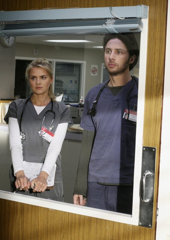 J.D. (Zach Braff, r.) nimmt Denise (Eliza Coupe, l.) unter seine Fittiche, und muss feststellen, dass sie nach wie vor sehr grob und kein bisschen mitfühlend ist … – Bild: Touchstone Television Lizenzbild frei