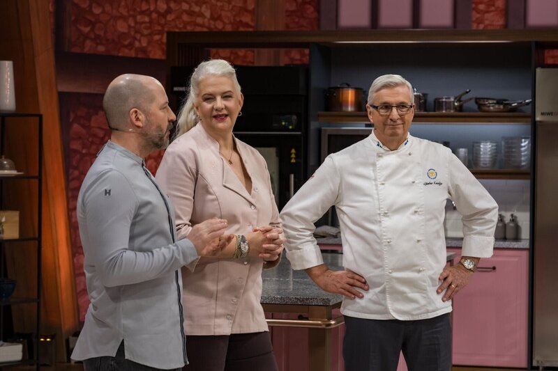 (v.l.n.r.) Christian Hümbs; Bettina Schliephake-Burchardt; Günther Koerffer – Bild: Joyn /​ Claudius Pflug