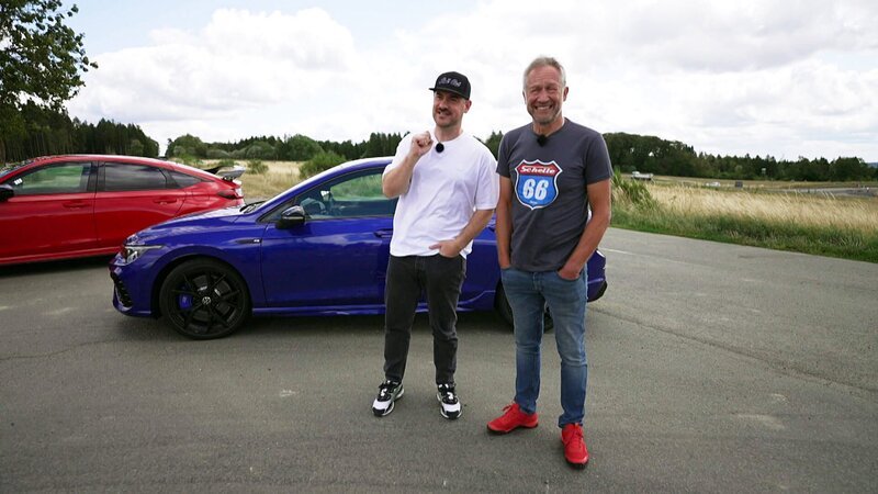Die GRIP-Testfahrer Niki Schelle und Jan-Erik Slooten wollen es wissen und schicken zwei der aktuell spektakulärsten Kompakt-Kracher ins Duell: Der neue Honda Civic Type R stellt sich dem VW Golf R. – Bild: RTL Zwei Die GRIP-Testfahrer Niki Schelle und Jan-Erik Slooten wollen es wissen und schicken zwei der aktuell spektakulärsten Kompakt-Kracher ins Duell: Der neue Honda Civic Type R stellt sich dem VW Golf R. – Bild: RTL Zwei